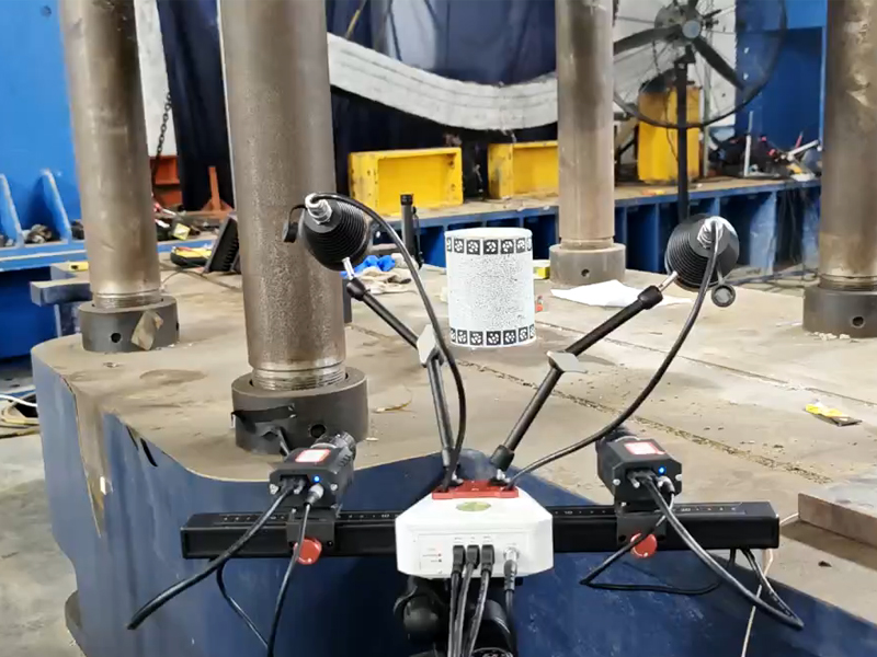 Pressure Test of Cylindrical Specimen Based on DIC Binocular Measurement and Splicing Principle